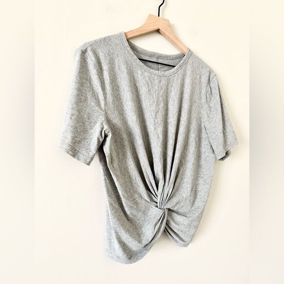 Lululemon Crescent Short Sleeve T-Shirt in Heathered Gray - Size 8 - Picture 3 of 5